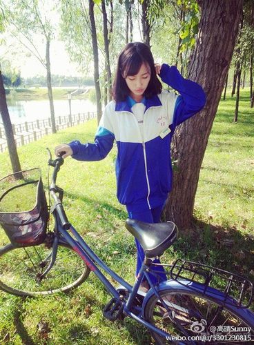 国内最美校服女生(最美校服女生高晴的扎头发)