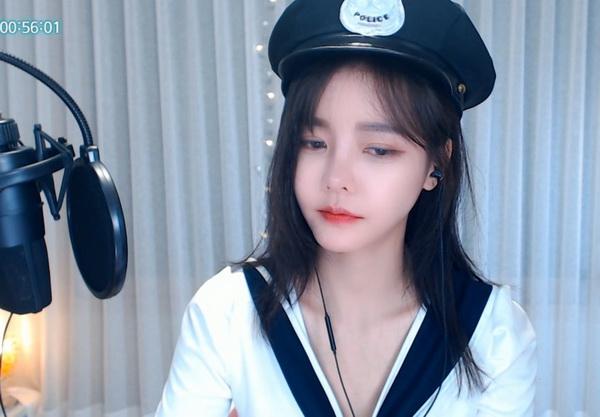 草莓榴莲向日葵18岁旧版好爽