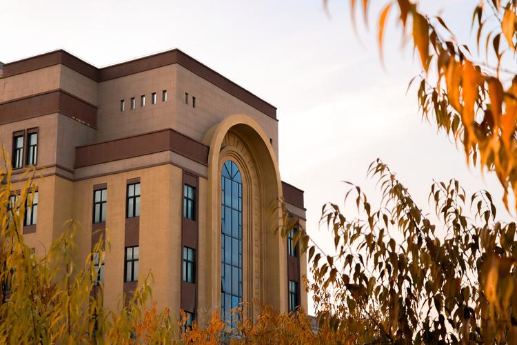 新疆师范大学(新疆师范大学简介，校园环境及专业设置介绍)